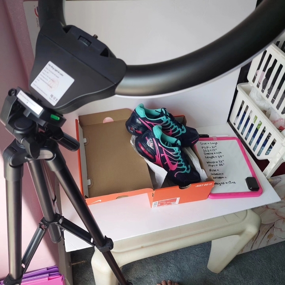 โน๏ธ About Lucky Lotus & Co. - Picture 5 of 10